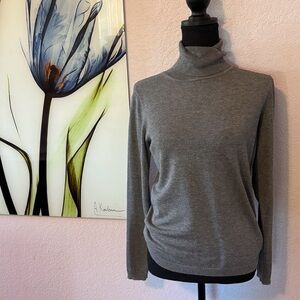 gray turtleneck shirt size small